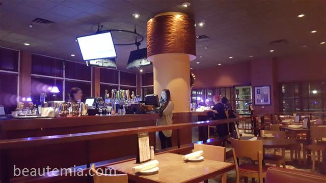 Matts' Rotisserie & Oyster Lounge, Matts' in Redmond, best reastaurant in Redmond, Redmond Town Center & best seafood restaurant